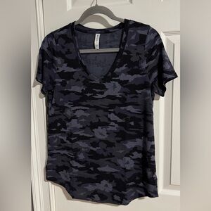 Athleta Blue/Black Camo t-shirt Size S